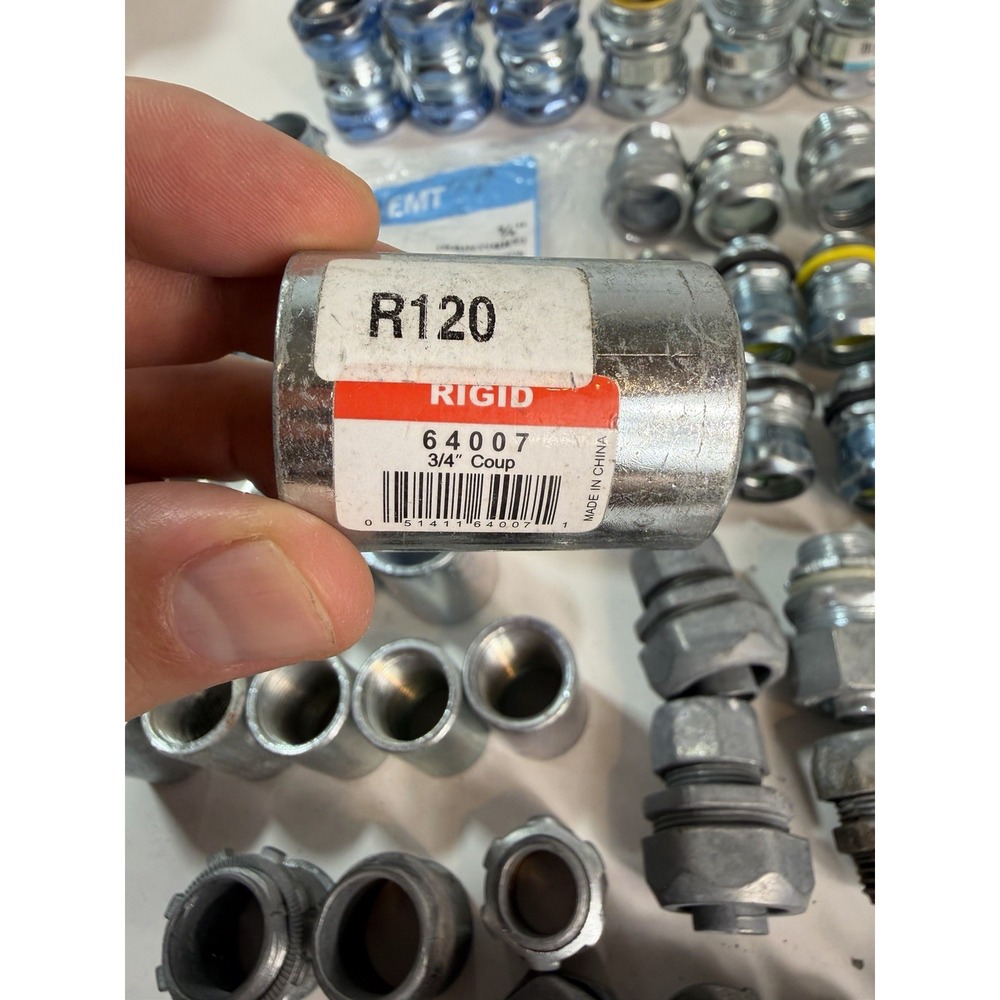 Electrical Conduit Fittings Lot: EMT Connectors, Couplings & Locknuts - Picture 13 of 15